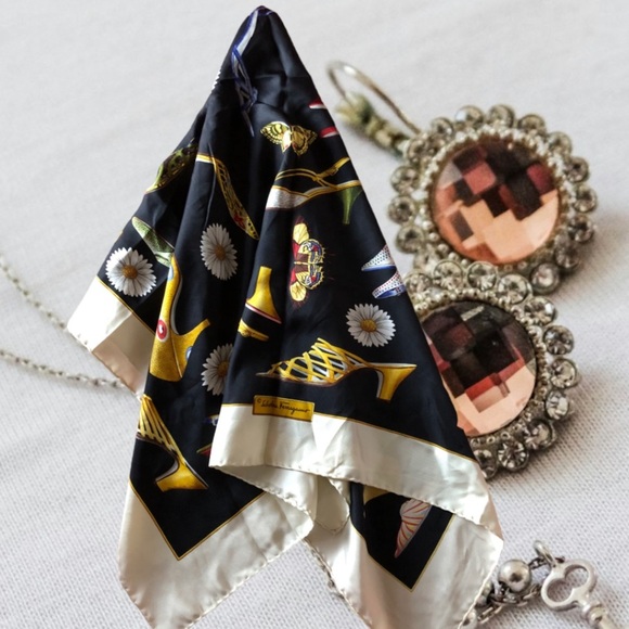 Fashion Scarves - Picture 1 of 3